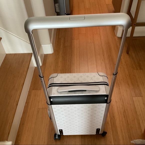 Authentic Louis Vuitton Horizon 55 Eclipse - Picture 12 of 12